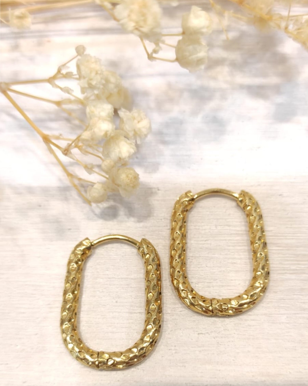 Babs structured rectangle hoop earrings Gold-1