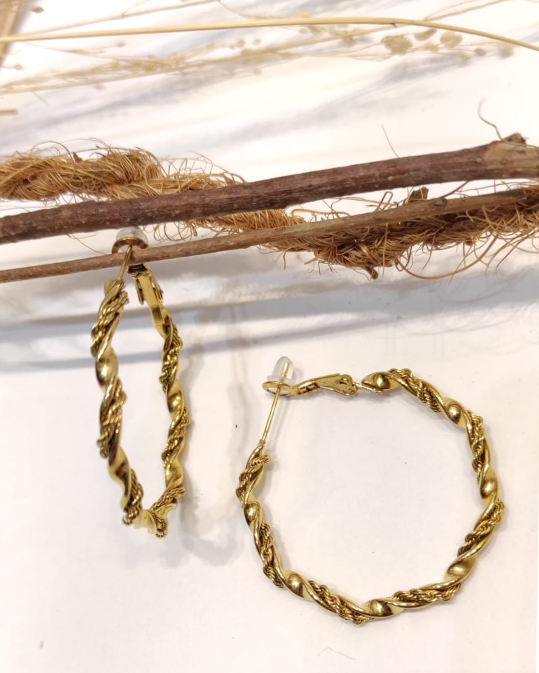 Lory big twisted hoop earrings Gold-1