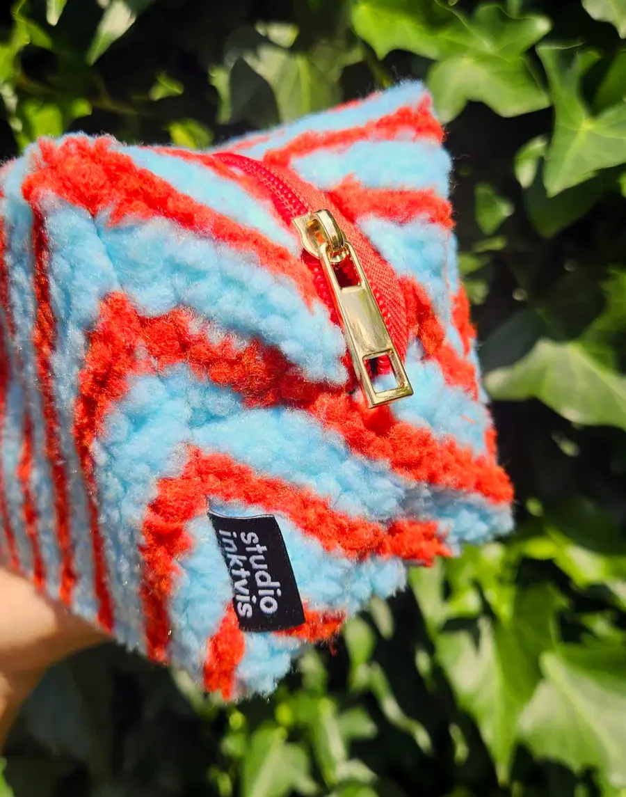 'Very Demure' stripped teddy bag Red/Light Blue-2