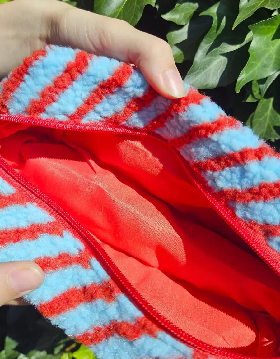 'Very Demure' stripped teddy bag Red/Light Blue-4