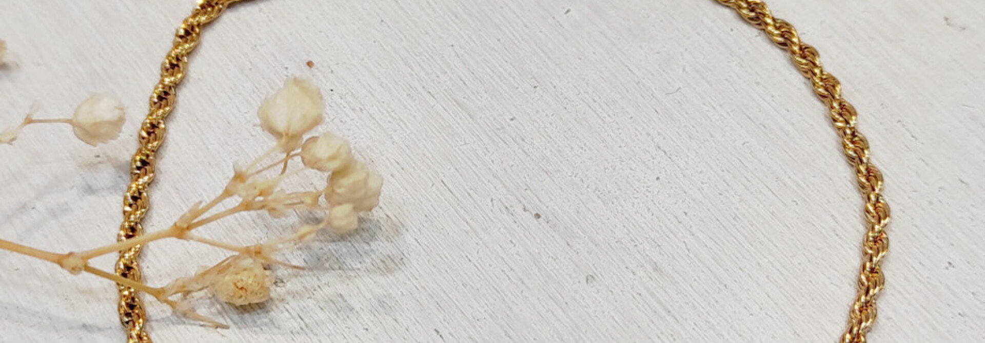 Terri twisted choocker necklace Gold