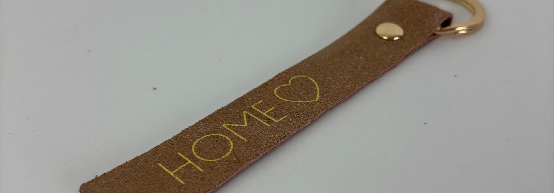 Home metalic keychain Gold