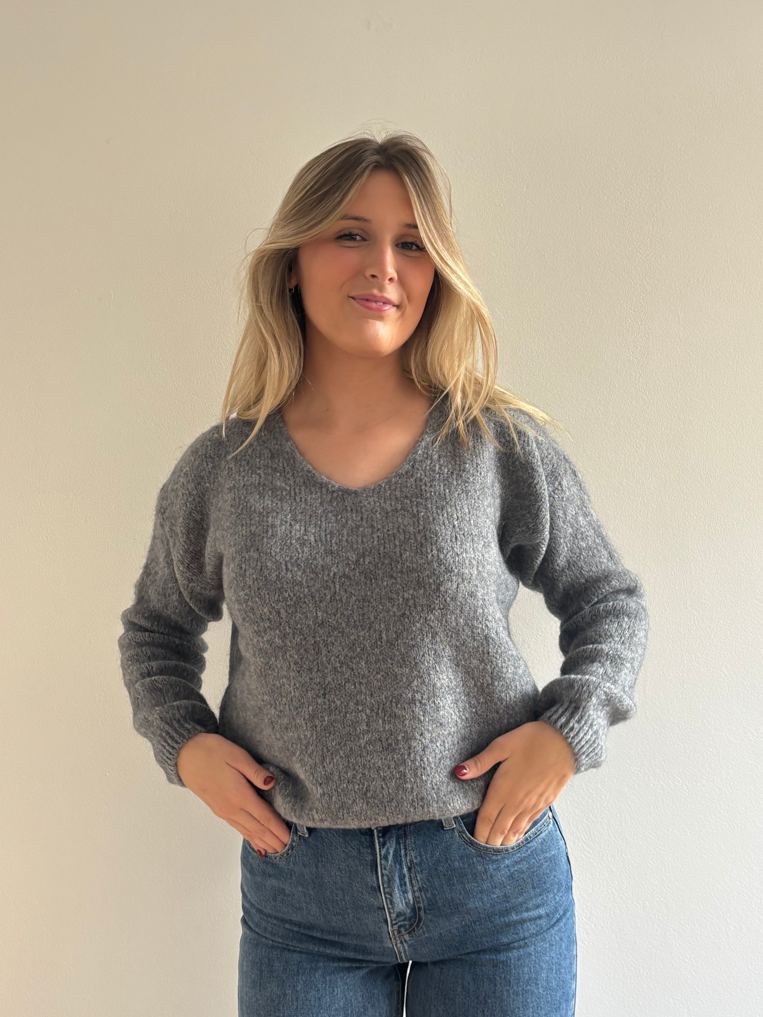 Caro essentiel v-neck knit Grey-1