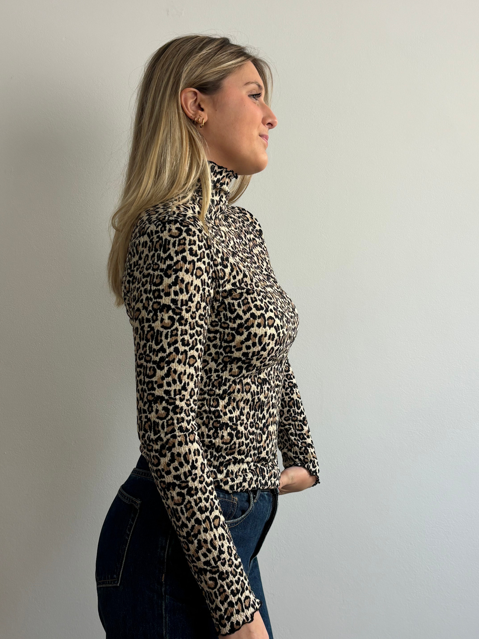 Elise fine crepe turtleneck top Leopard-3