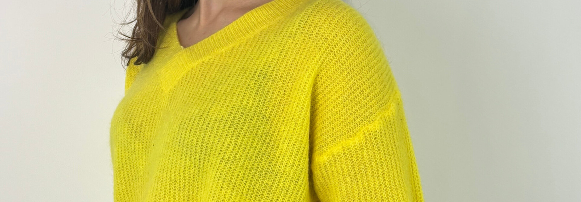 Louna v-neck knitted pull Bright Yellow