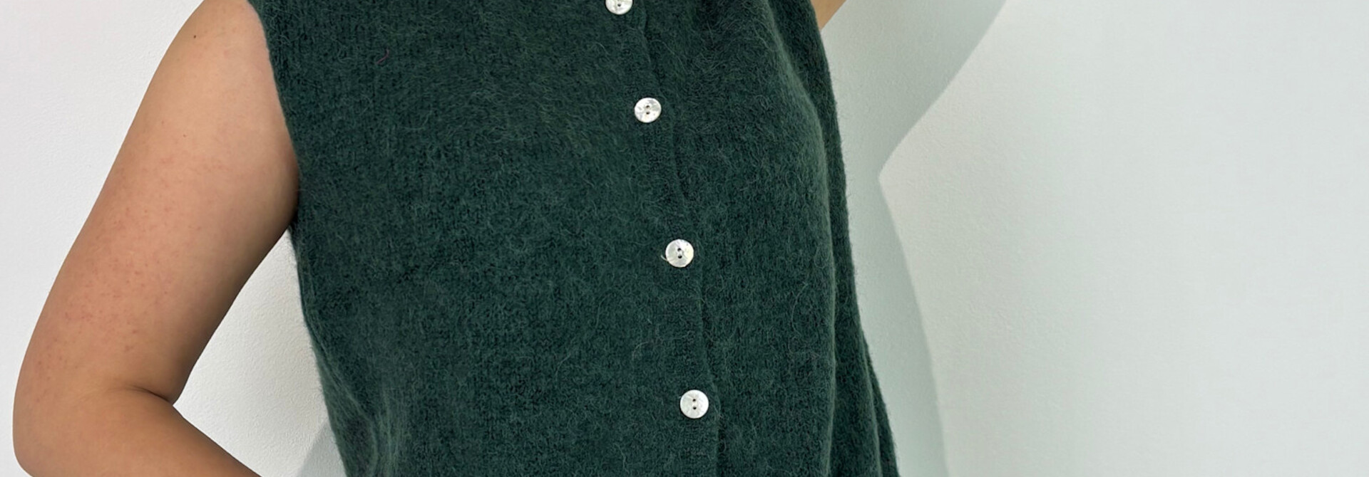 Bouna Alpaca sleeveless cardigan gilet Pine Green