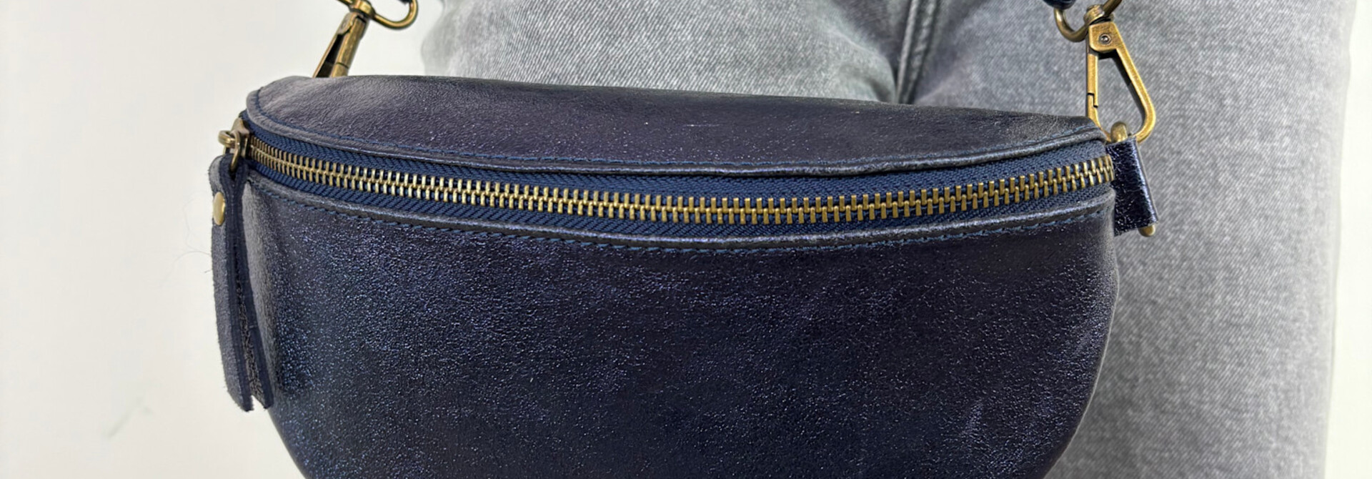 Clio leather metalic bum bag Navy