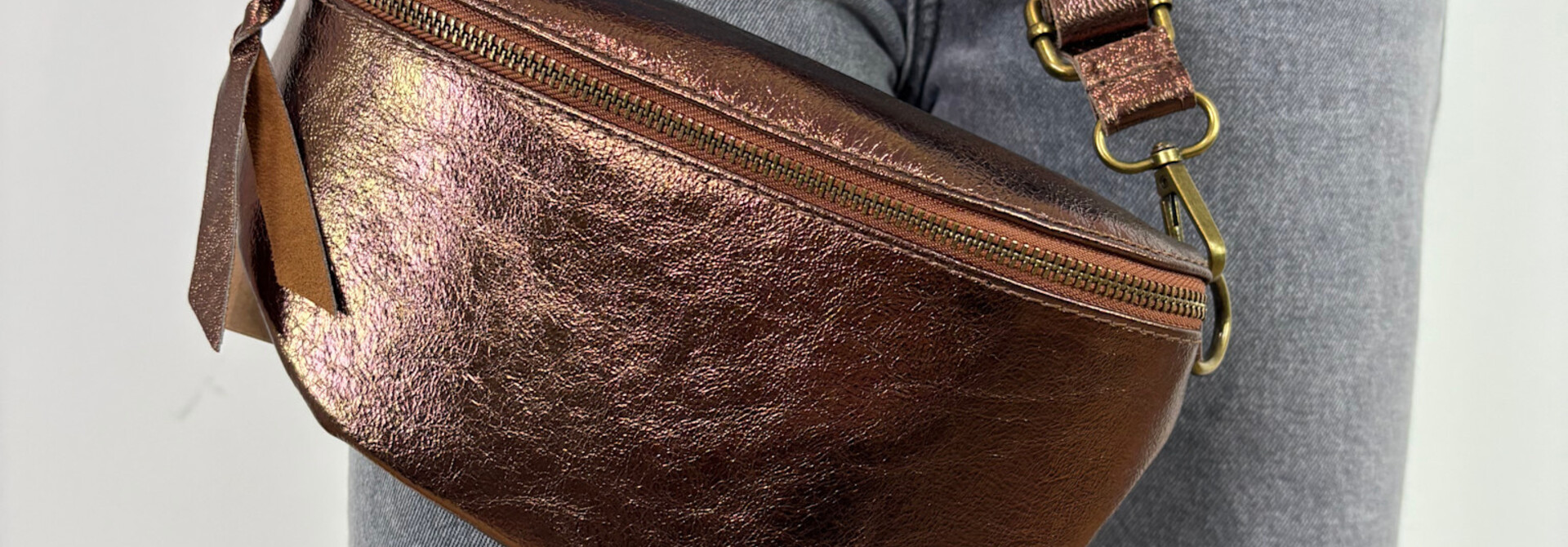 Clio leather metalic bum bag Bronze Brown