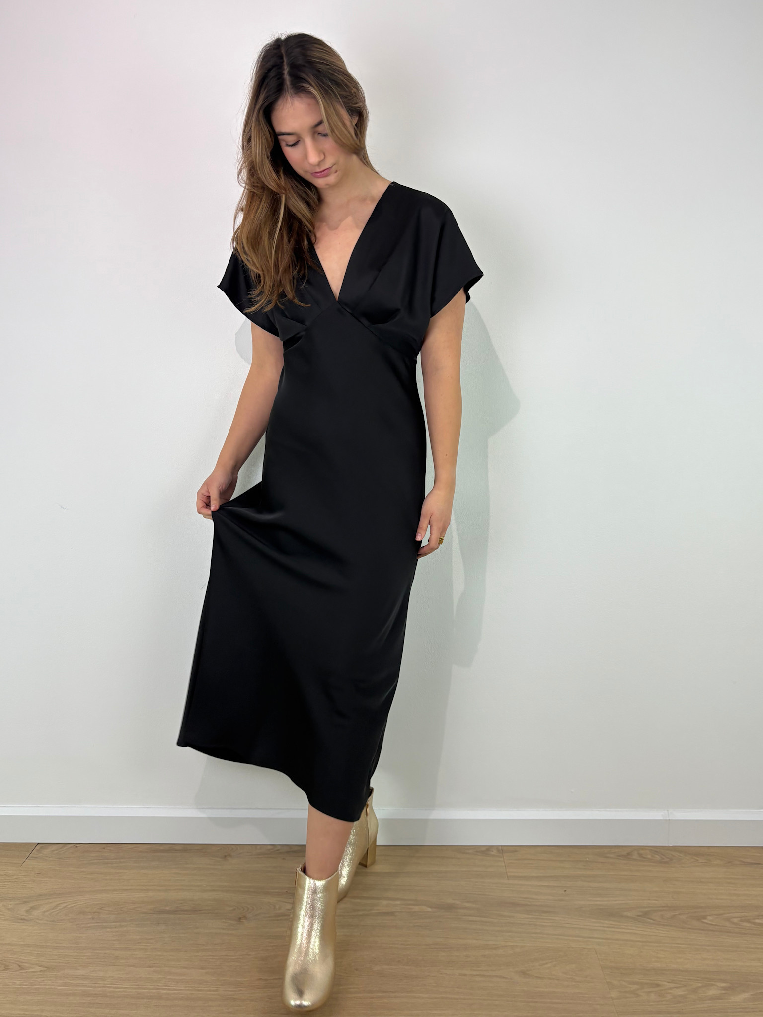 Evelyn satin midi dress Black-1