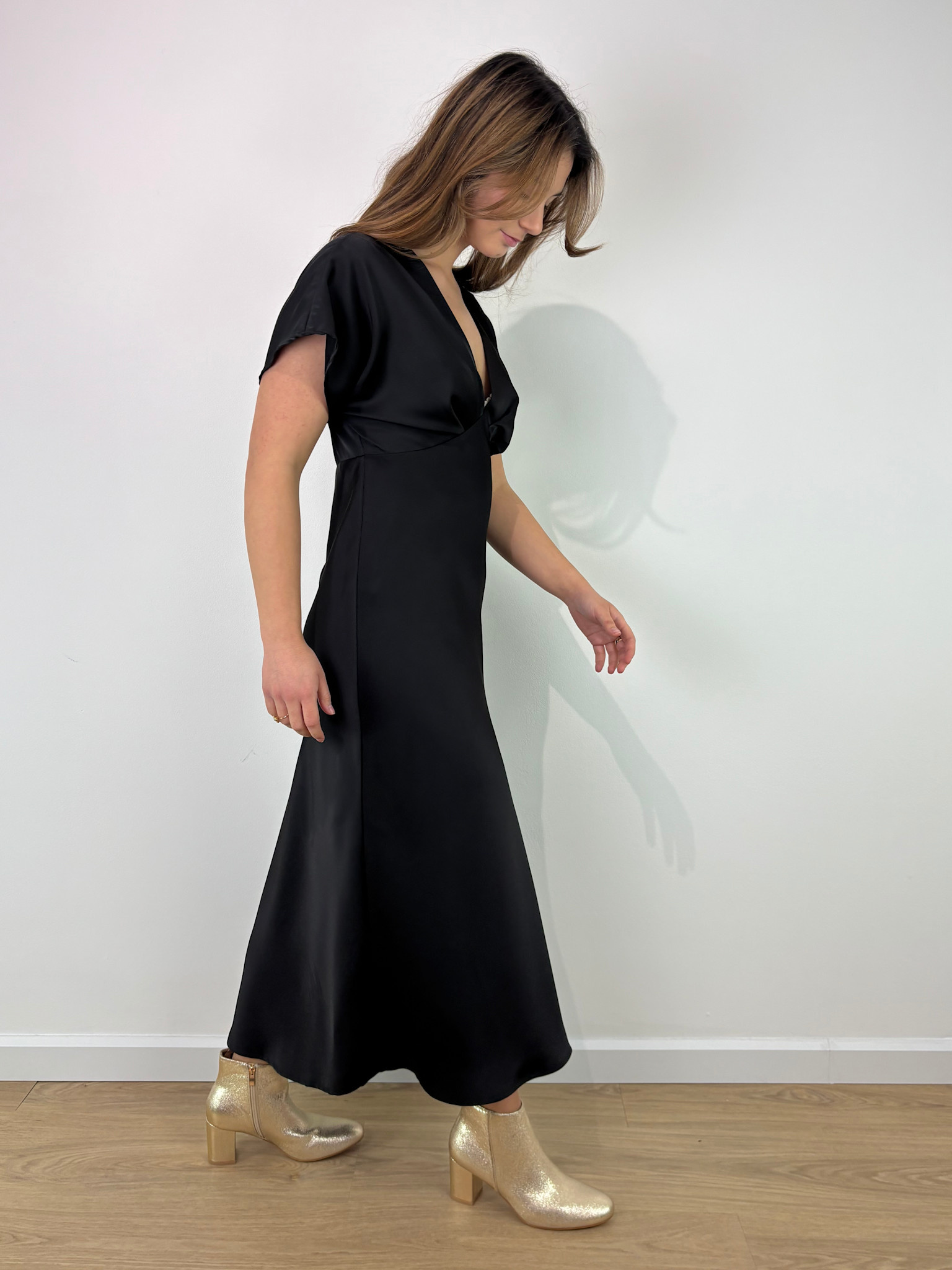 Evelyn satin midi dress Black-3