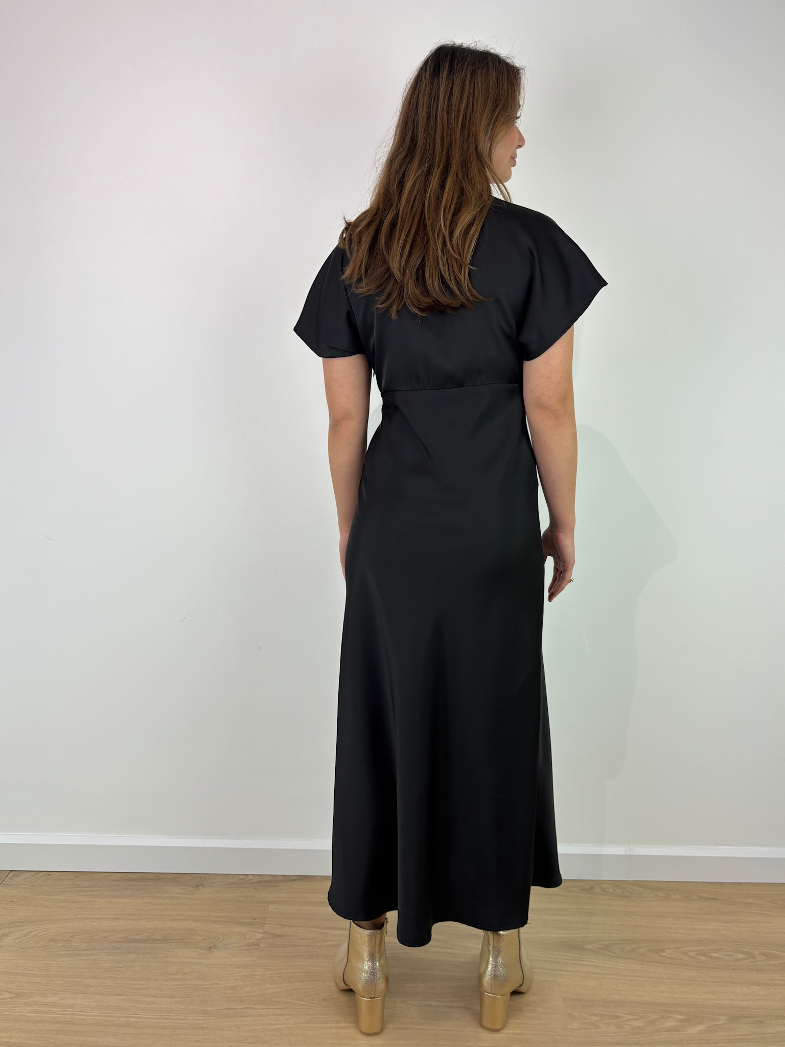 Evelyn satin midi dress Black-4