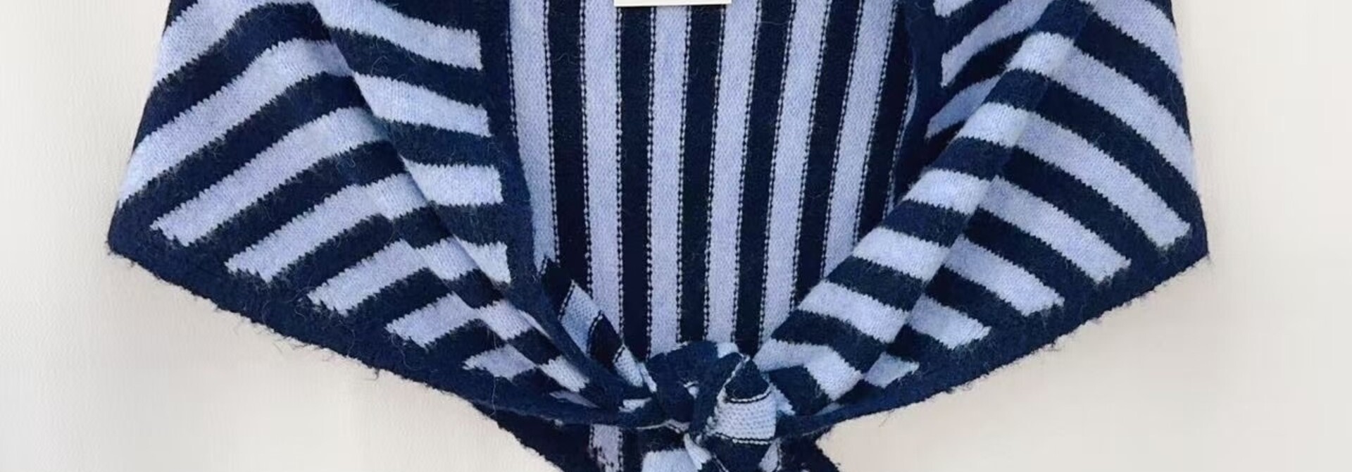 Lieze stripped  knit scarf Marine/Blue