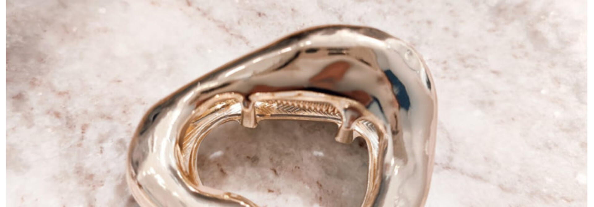 Stone organic hairclip Gold