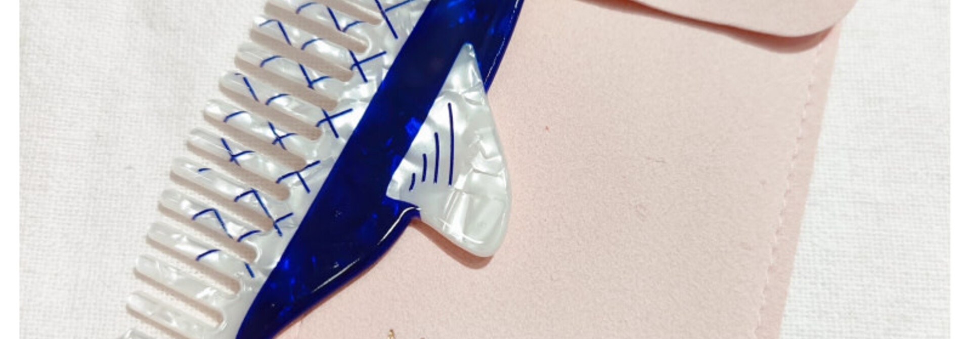 'Blue Fish' hair comb with Pink pouch