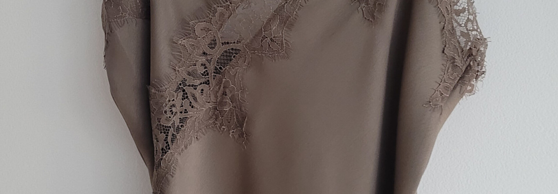Michelle asymmetric lace top Taupe