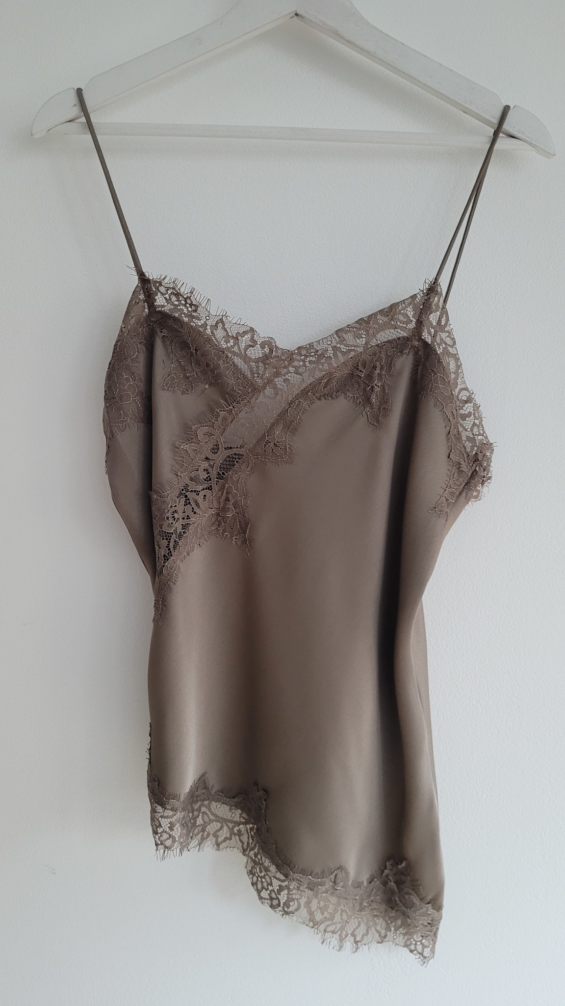 Michelle asymmetric lace top Taupe-1