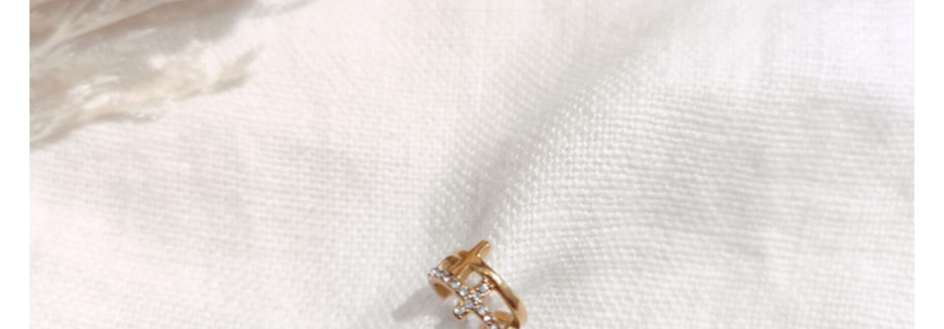Little diamant cross ear cuff Gold