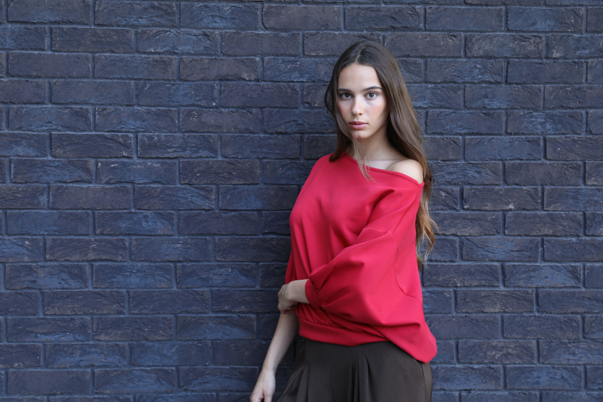 Bossak satin touch boatneck batsleeve sweater Red-1