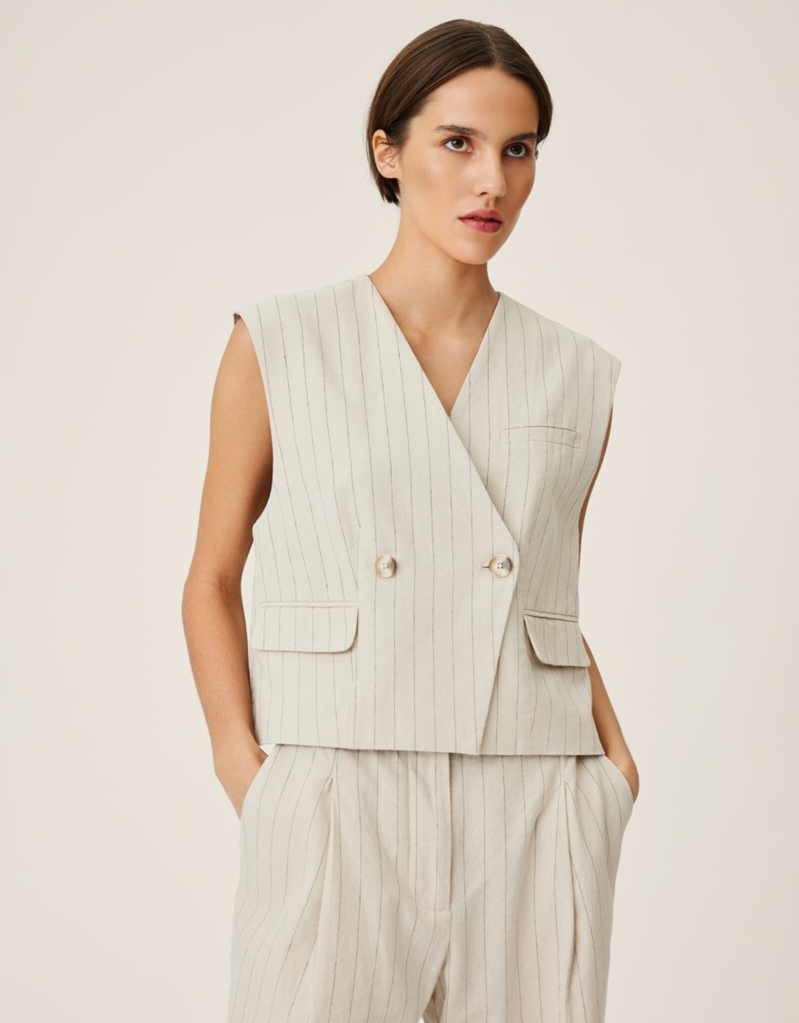 Moss Copenhagen Jonalyn Waistcoat Stripe Oatmeal Grey