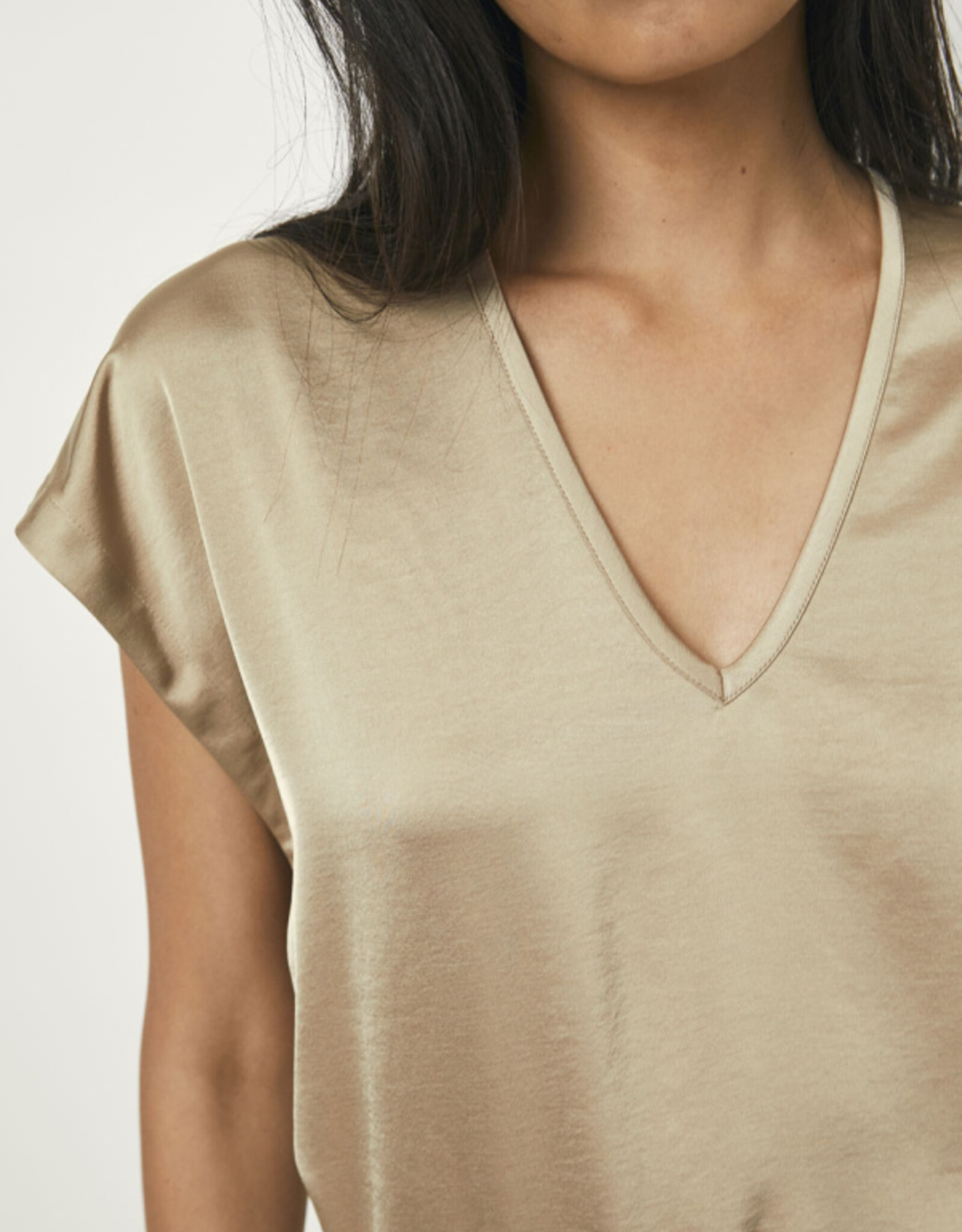 Dante 6 Luiza Satin V-neck Top Dry Sand