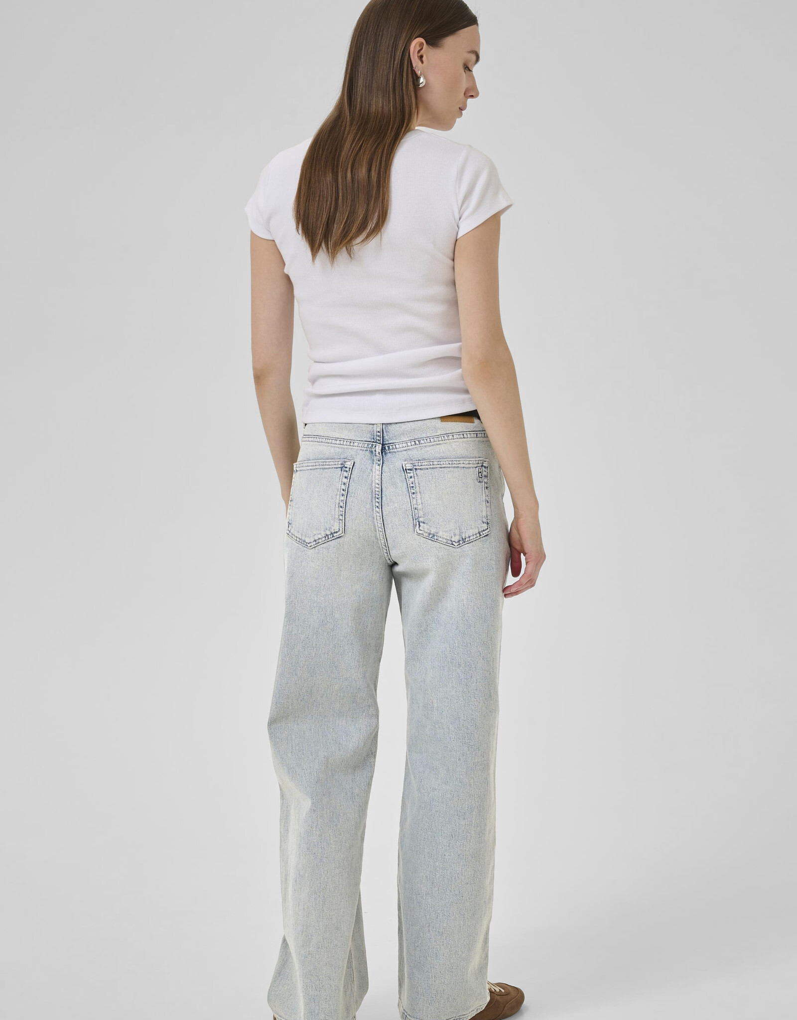 My Essential Wardrobe The Louis 139 High Wide Light Blue Dirty Wash L32