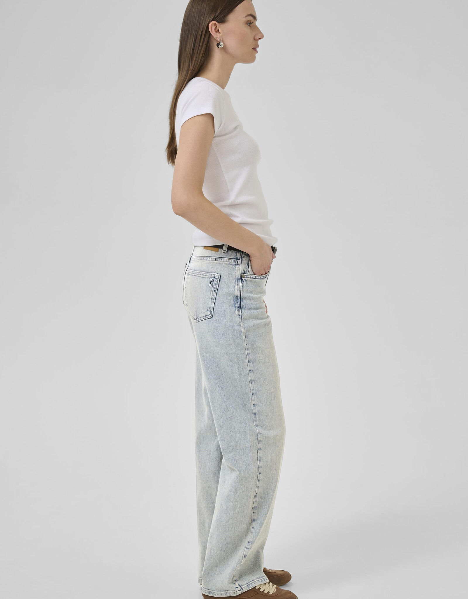 My Essential Wardrobe The Louis 139 High Wide Light Blue Dirty Wash L32