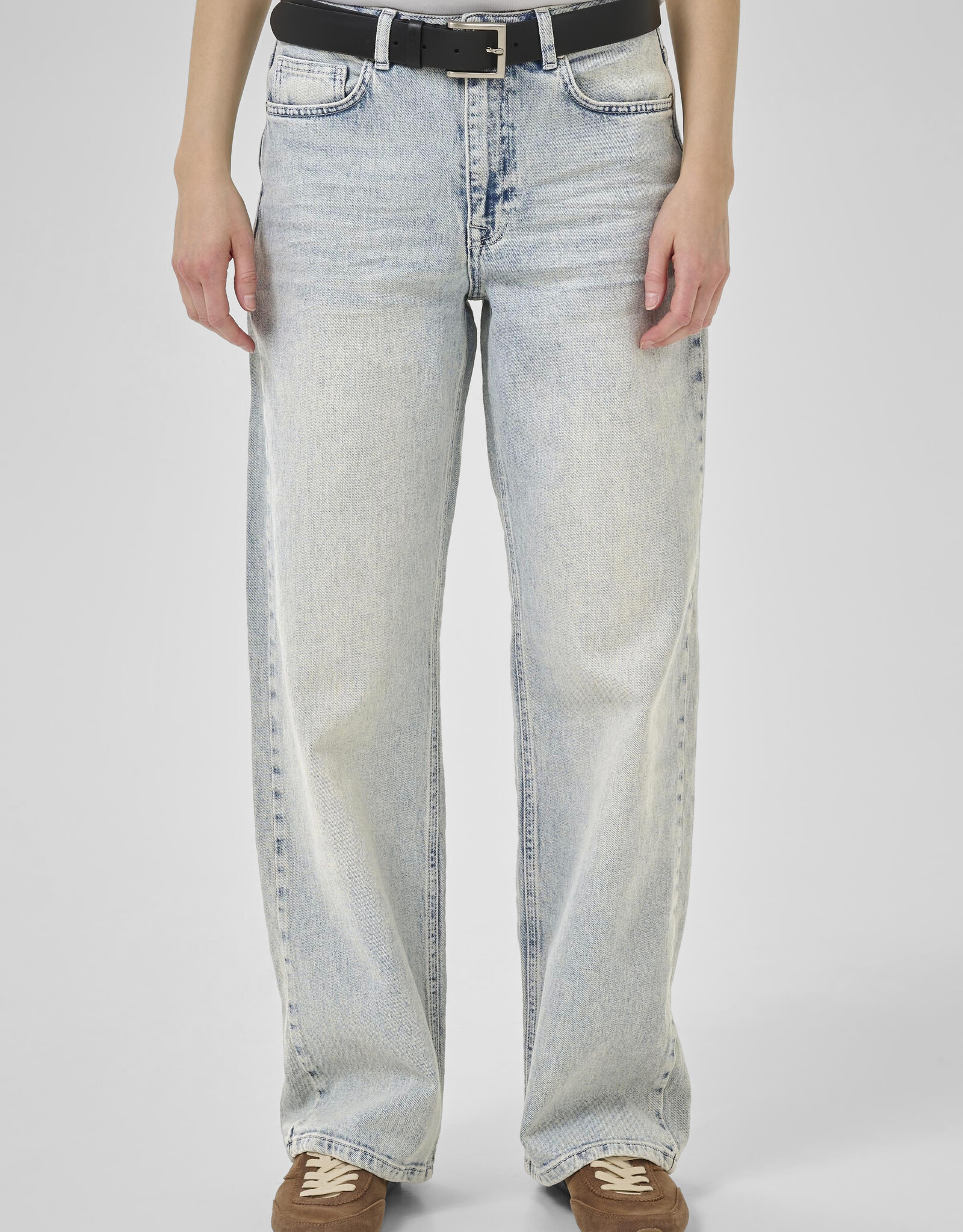 My Essential Wardrobe The Louis 139 High Wide Light Blue Dirty Wash L32
