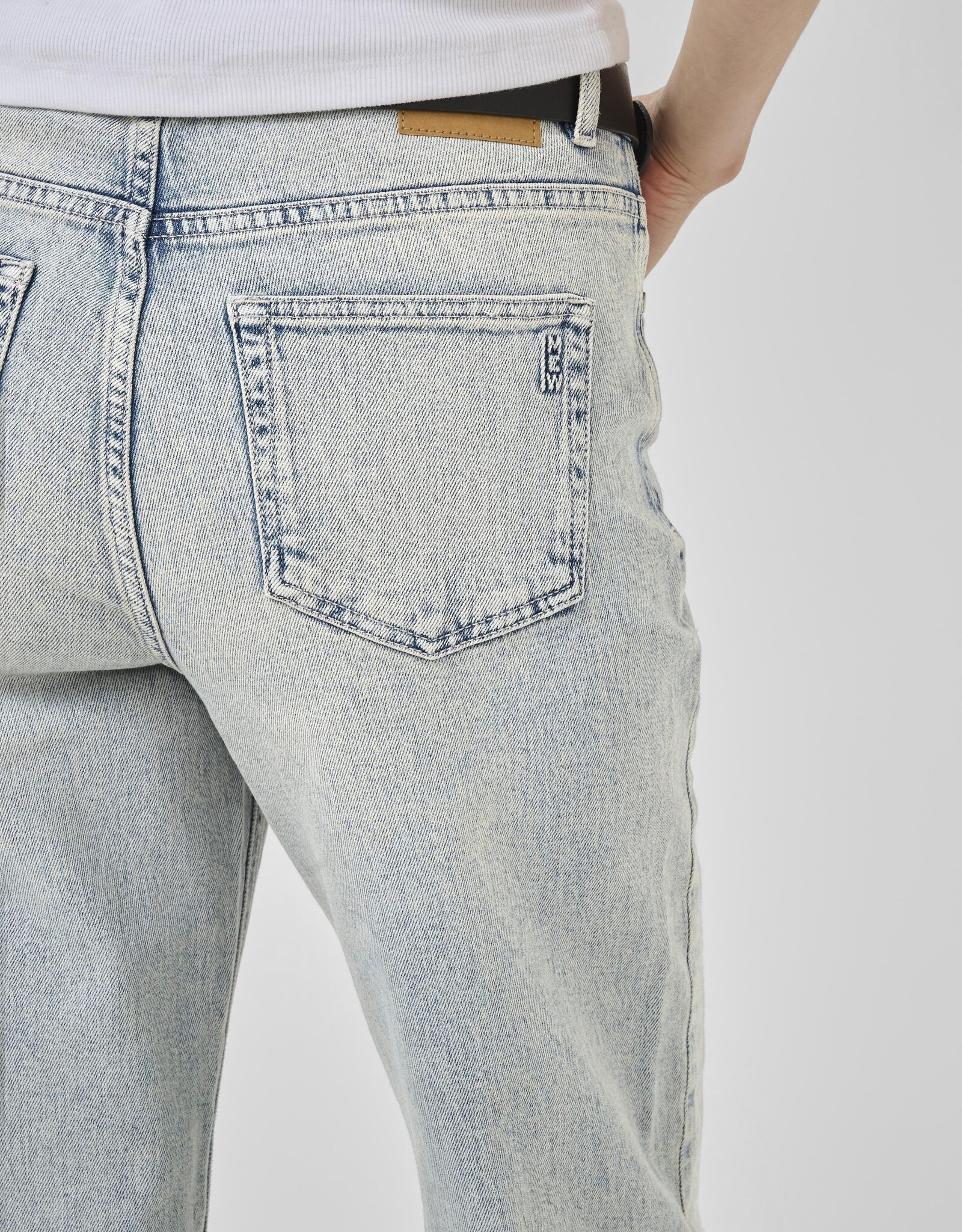 My Essential Wardrobe The Louis 139 High Wide Light Blue Dirty Wash L32