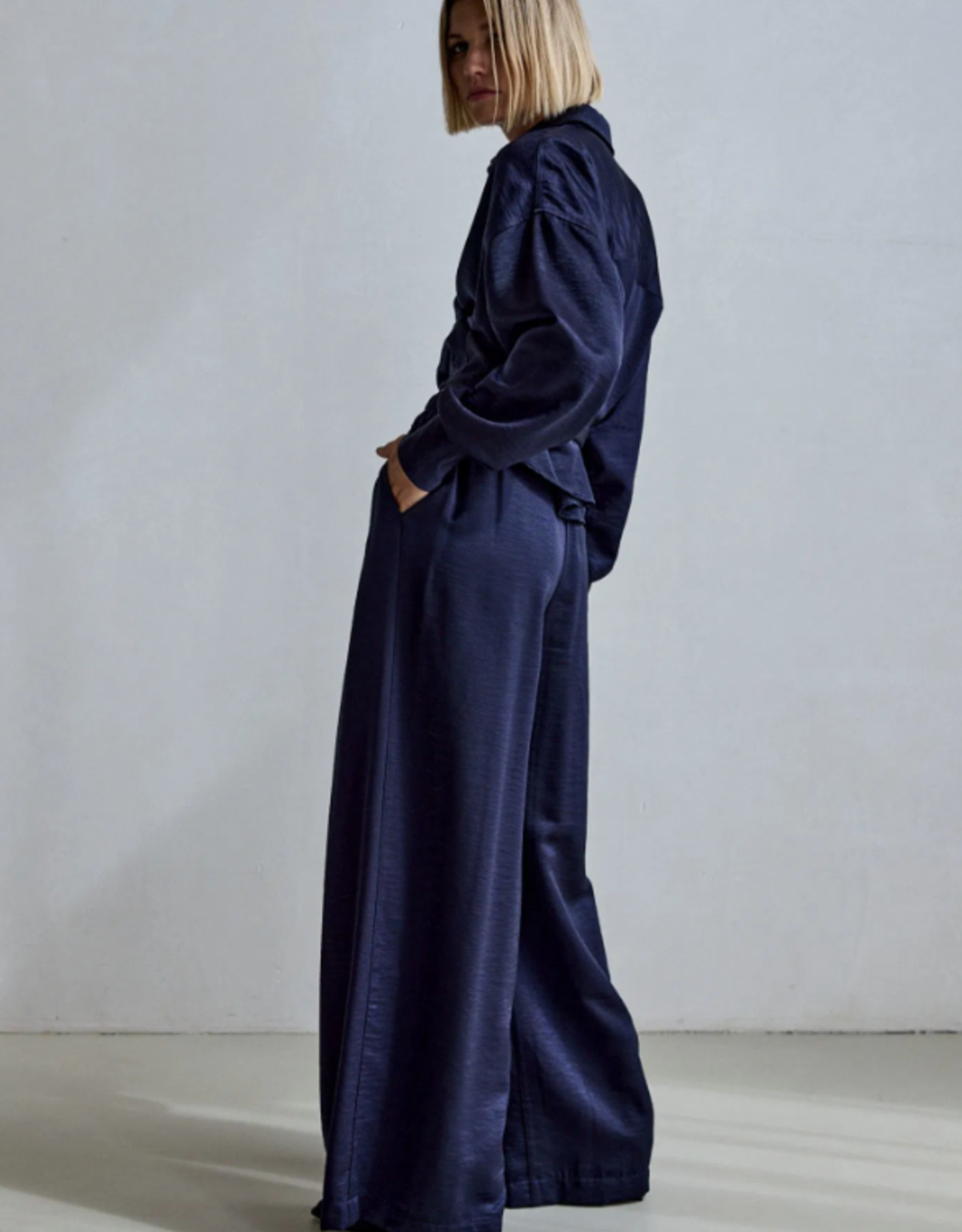 Femmes du Sud Allison Satin Navy