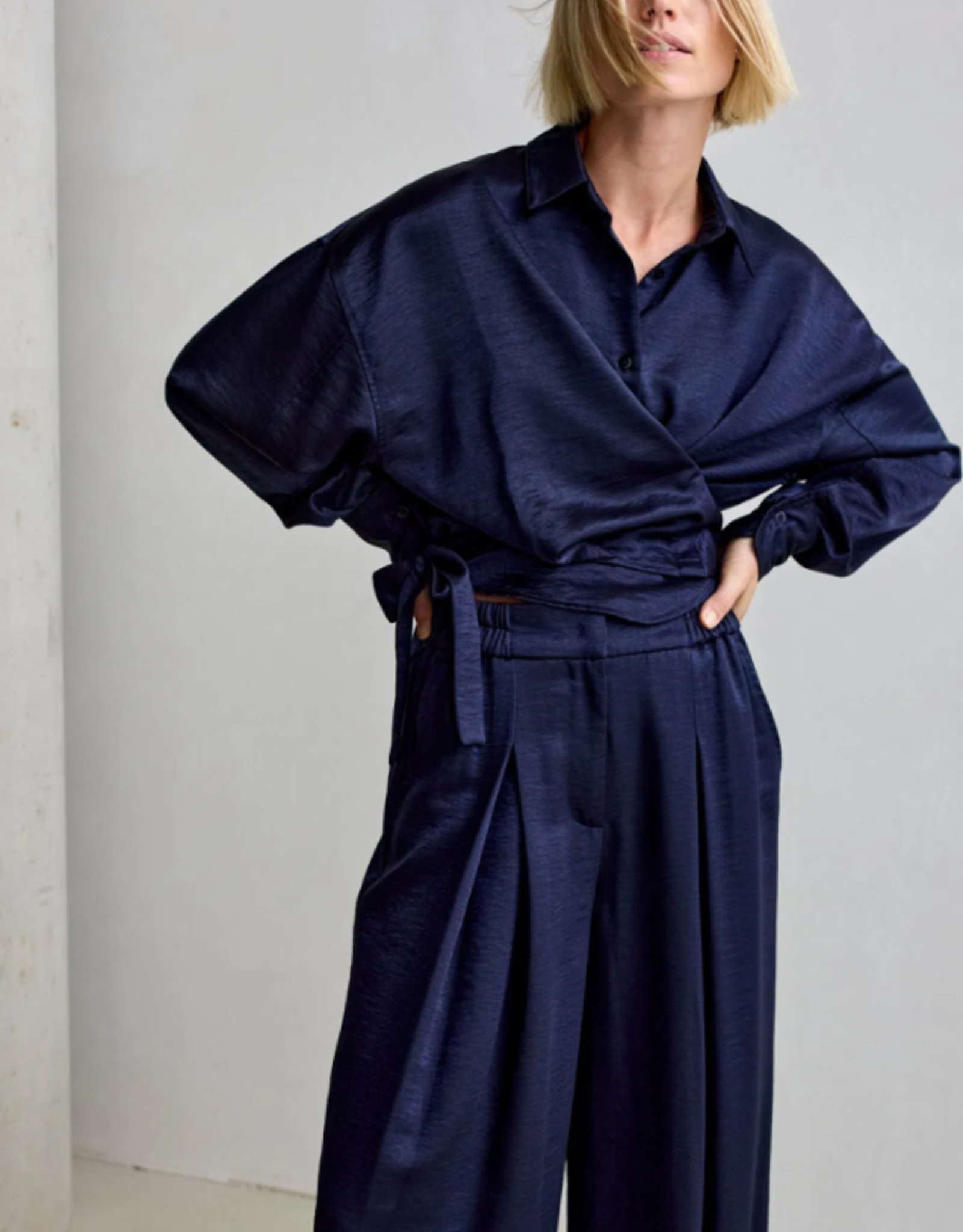 Femmes du Sud Allison Satin Navy