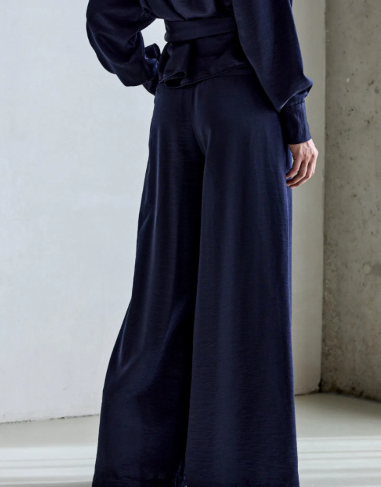 Femmes du Sud Odila Satin Navy