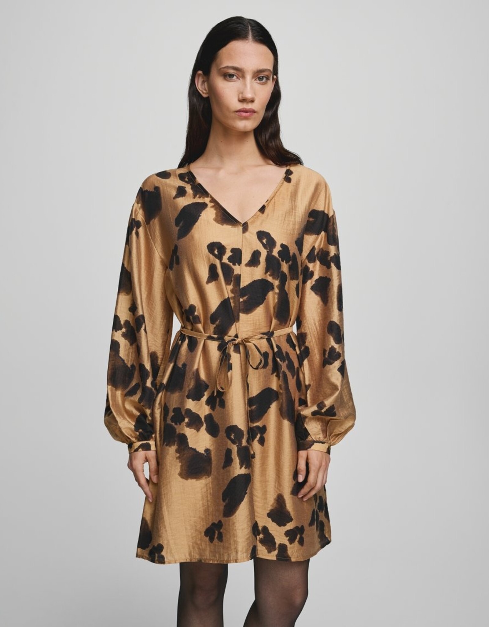 Moss Copenhagen Nilla Romina Short Dress Iced Coffee