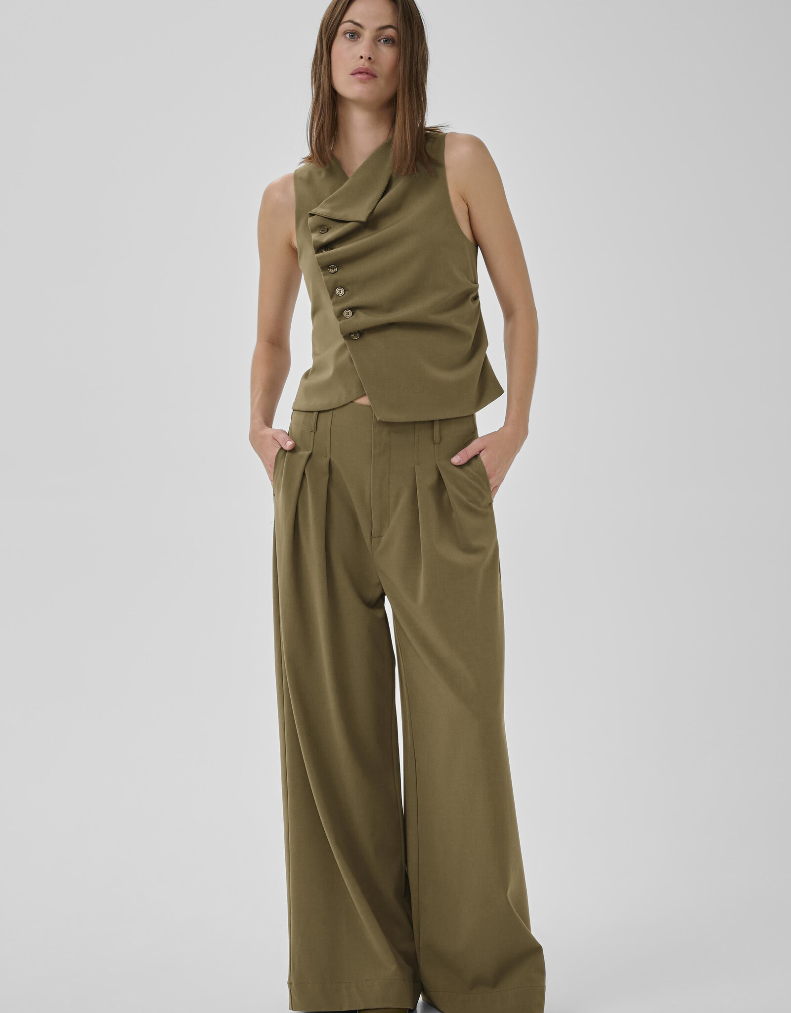 My Essential Wardrobe Hace Top Capers