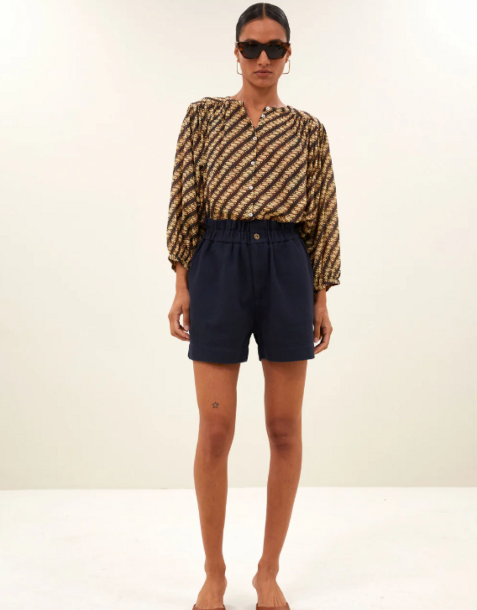 By Bar Leon Twill Short Captain Blue