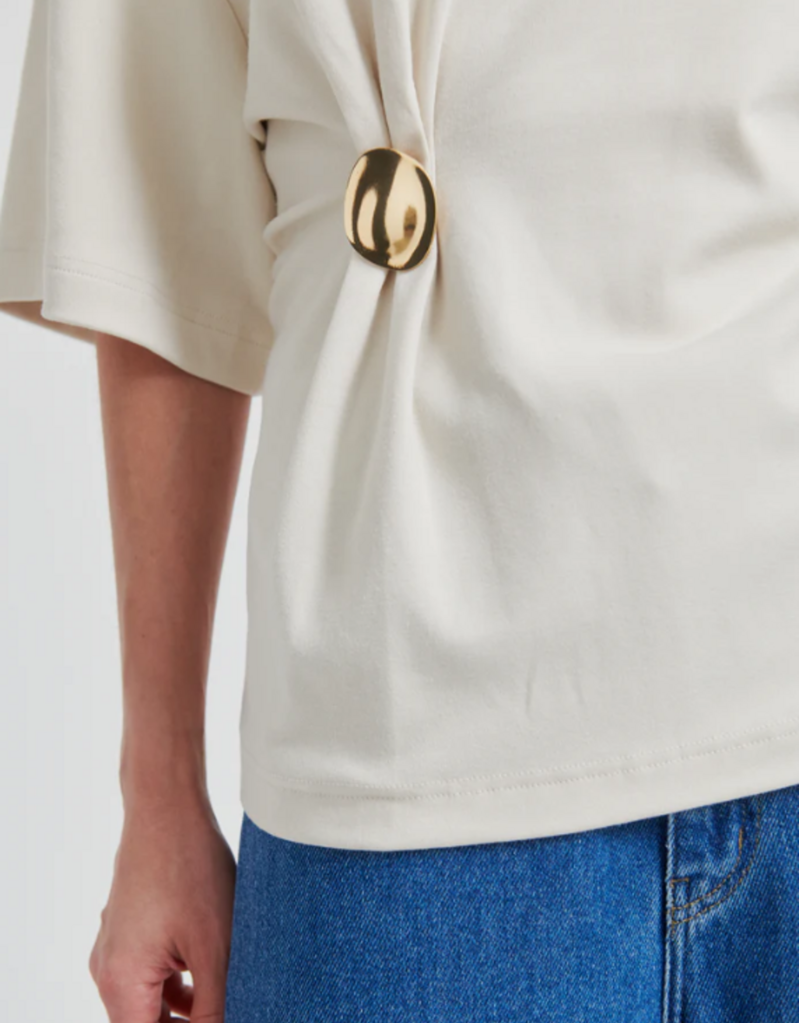 Second Female Enora Brooche Tee Soft Beige