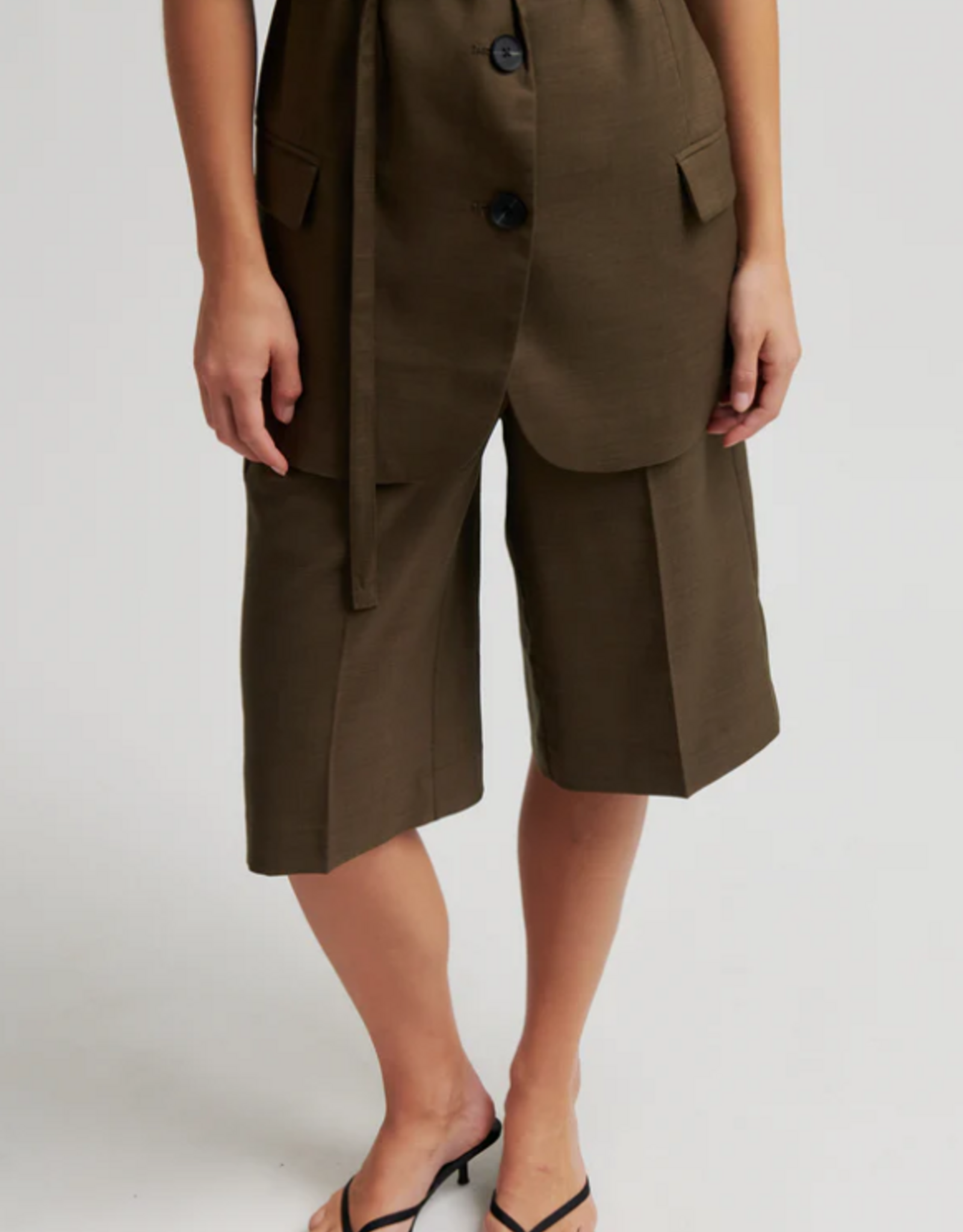 Second Female Sharo Long Shorts Canteen