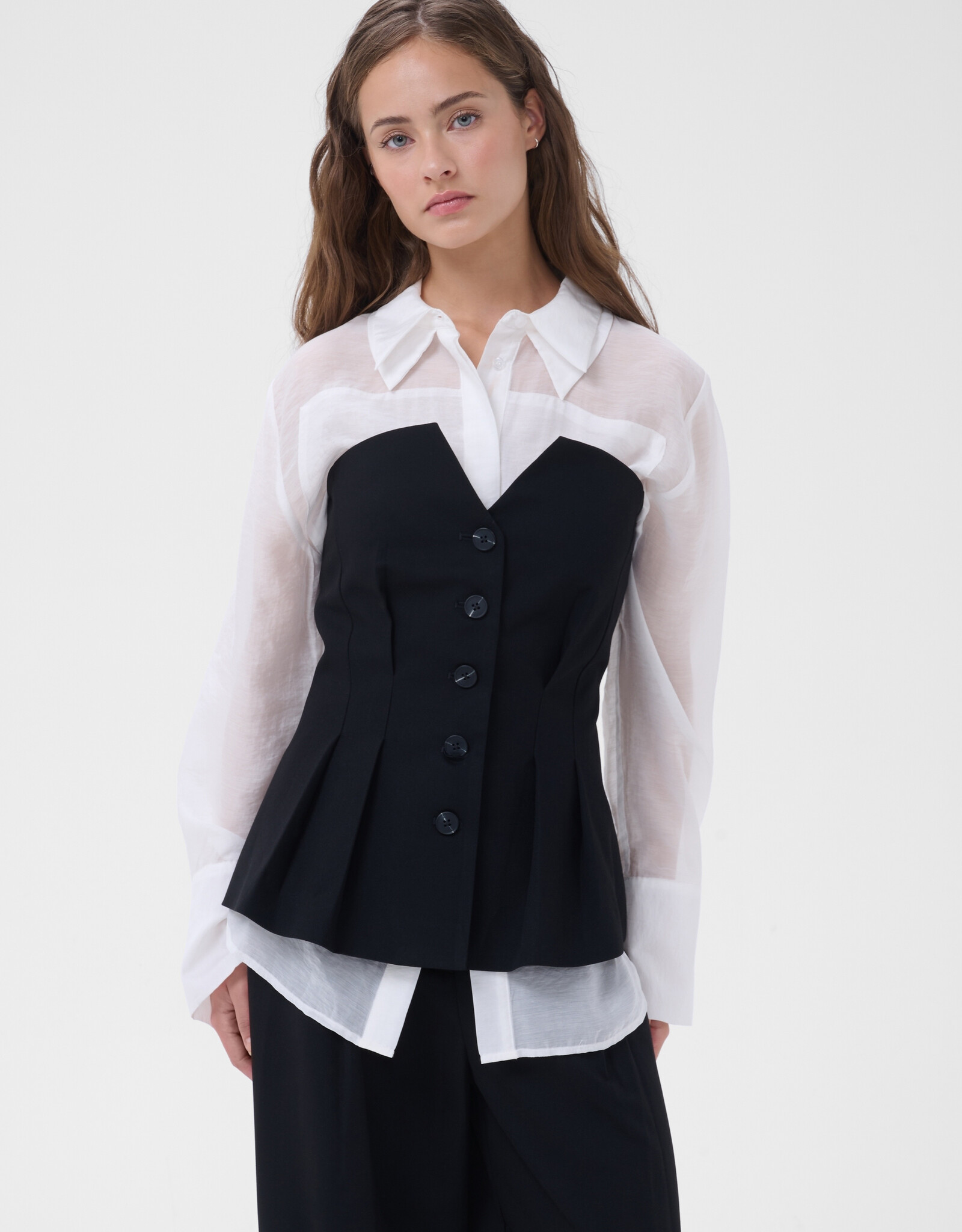 My Essential Wardrobe Evelina Shaped Top Black