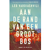 Aan de rand van een groot bos