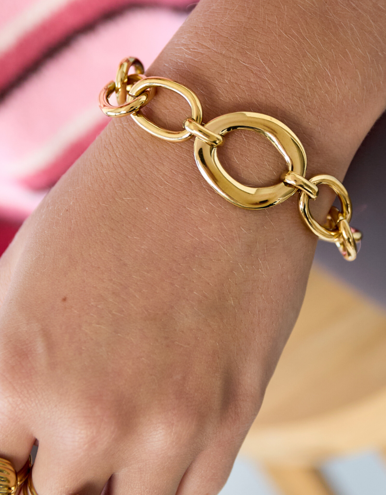 Armband brede schakel goud