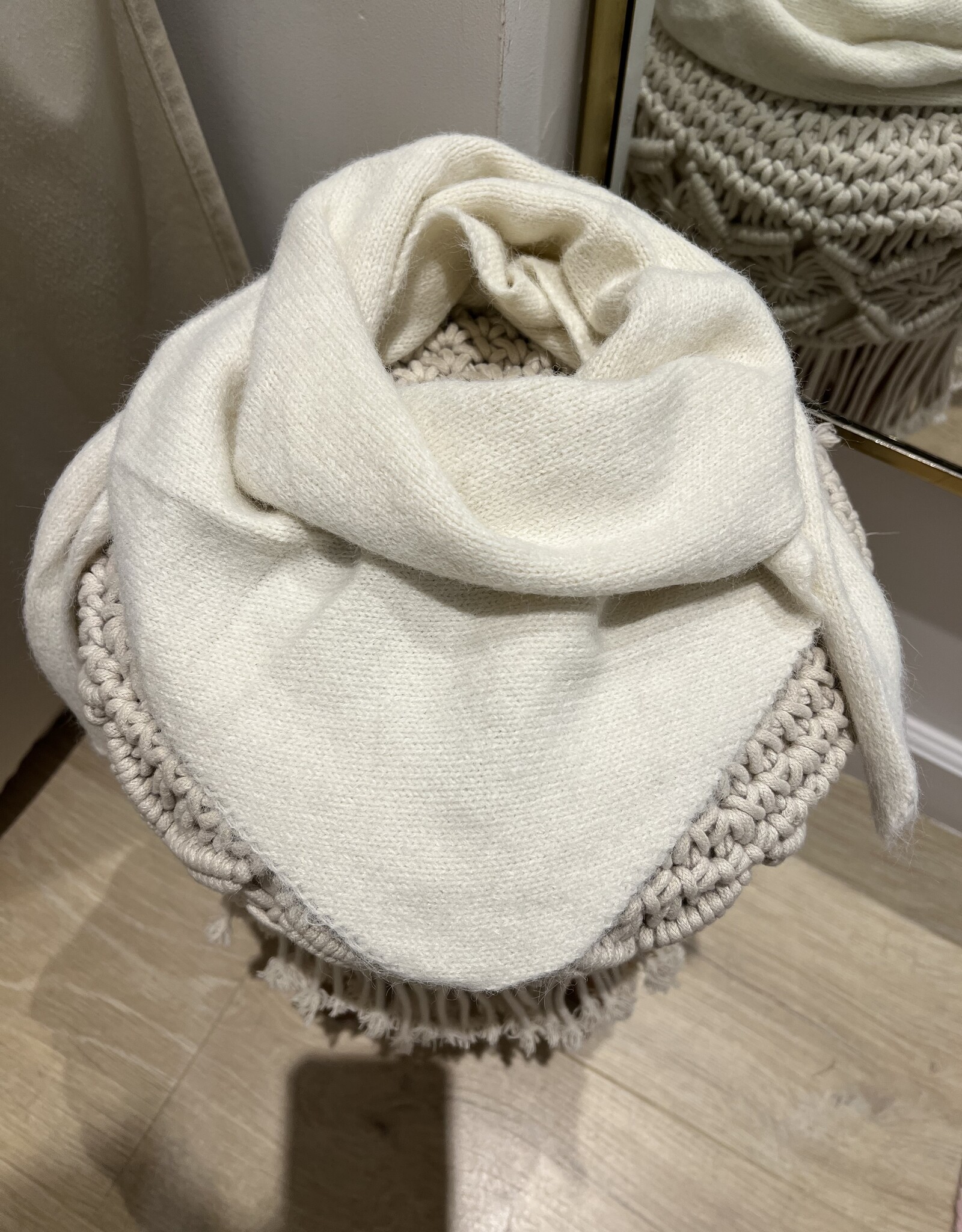 Sjaaltje driehoek ecru