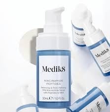 Medik8 Scroll up Scroll down Wetenschappelijk bewezen om zichtbare onzuiverheden met 35% te verminderen, is dit niacinamide serum jouw go-to voor een stralende, verfijnde en gezonde huid. Met 10% niacinamide is deze multi-actieve formule wetenschappelijk bewezen