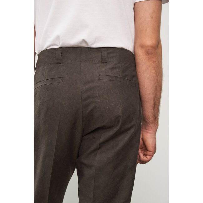 About Companions Jostha Trouser - Linen Coffee (SS25)