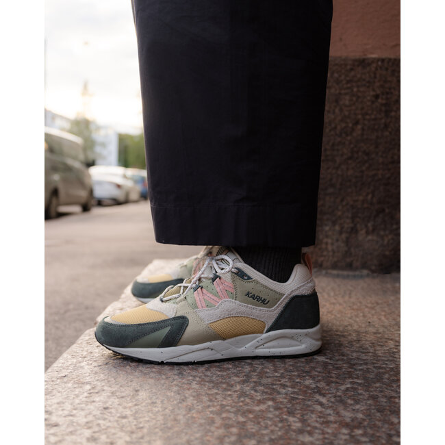 Karhu Fusion 2.0 - Darkest Spruce / Cameo Rose