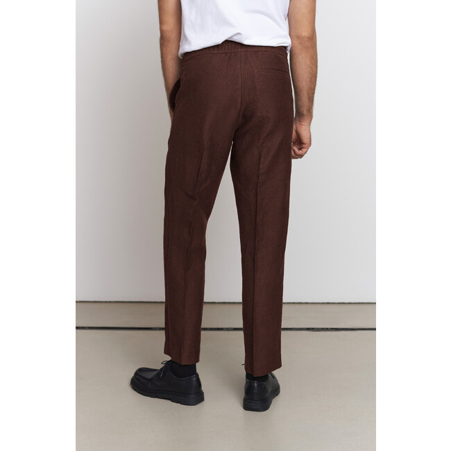 About Companions Magnus Trouser - Winter Linen Marron Caramel