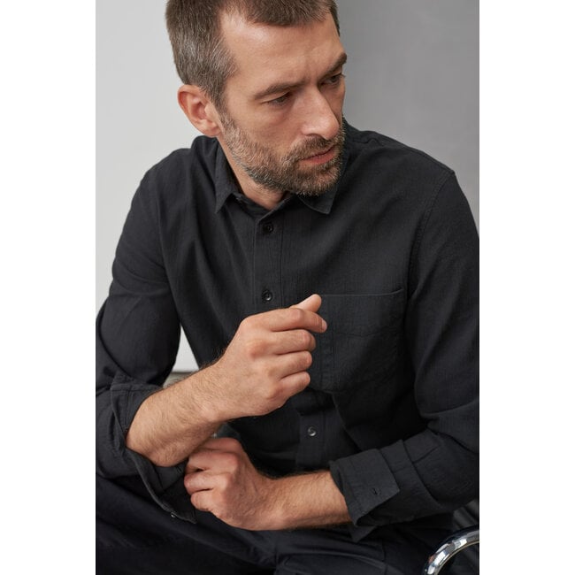 About Companions Simon Shirt - Eco crinkle black