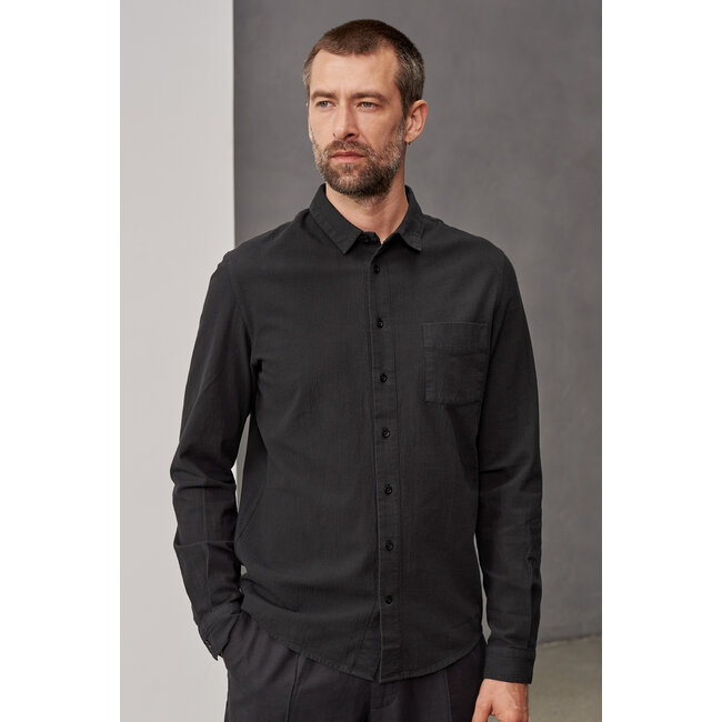 About Companions Simon Shirt - Eco crinkle black