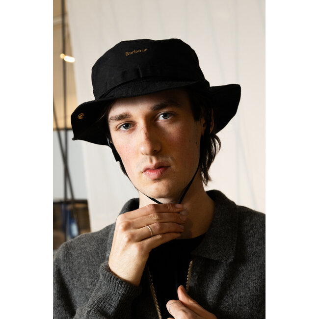 Shop the look Midas - Barbour- Howlin' - Norse Projects - Mizuno