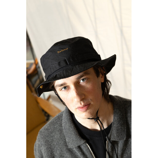 Shop the look Midas - Barbour- Howlin' - Norse Projects - Mizuno