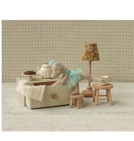 Maileg Kleine zus Dance Mouse in daybed