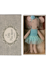 Maileg Kleine zus Dance Mouse in daybed